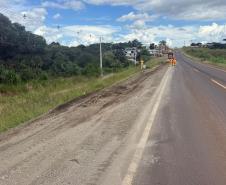 DER/PR recupera acostamentos da PR-170 no perímetro urbano de Pinhão