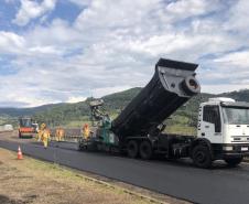Rodovia de Pinhão recebe serviços de conservação do pavimento do DER/PR