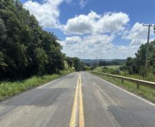 DER/PR executa serviços de conservação na PR-180 entre Marmeleiro e Santa Catarina