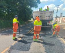  PR-424 entre Salto do Itararé e Siqueira Campos recebe serviços do DER/PR 