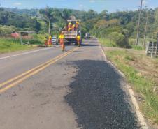  PR-424 entre Salto do Itararé e Siqueira Campos recebe serviços do DER/PR 