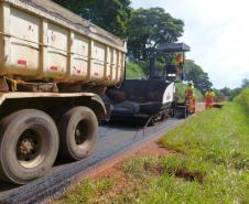 DER/PR recupera PR-439 entre Ribeirão do Pinhal e Santo Antônio da Platina