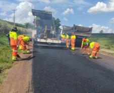 DER/PR recupera PR-439 entre Ribeirão do Pinhal e Santo Antônio da Platina