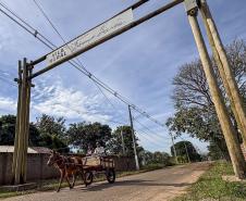 Em Cidade Gaúcha, Estado investe R$ 22,1 milhões para pavimentar maior vila rural do Paraná