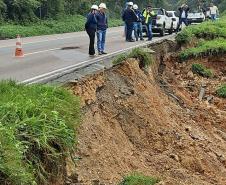 DER/PR contrata obra emergencial para recuperar erosão na Rodovia dos Minérios