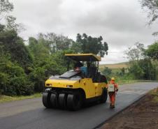 Serviços de conservação na PRC-487 em Manoel Ribas