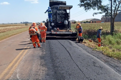 No Centro-Oeste, rodovia de Quarto Centenário recebe serviços de conservação -  Foto: DER/PARANÁ