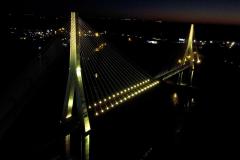  Ponte Brasil-Paraguai com a iluminação amarela