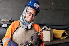 Camila Santos da Silva, 37 anos, trabalha como maçariqueira, veio da Bahia e trabalha no canteiro de obras há três meses.