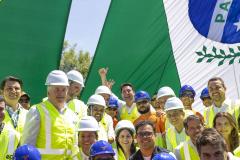 pessoas posando para foto
