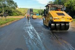 DER/PR reforça pavimento da rodovia PR-566 em Itapejara d’Oeste