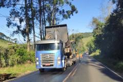 Serviços de conservação na PRC-487 em Manoel Ribas