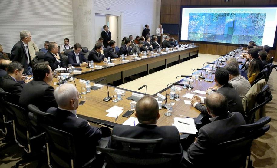 Governo quer agilizar projetos estruturantes da Ferroeste