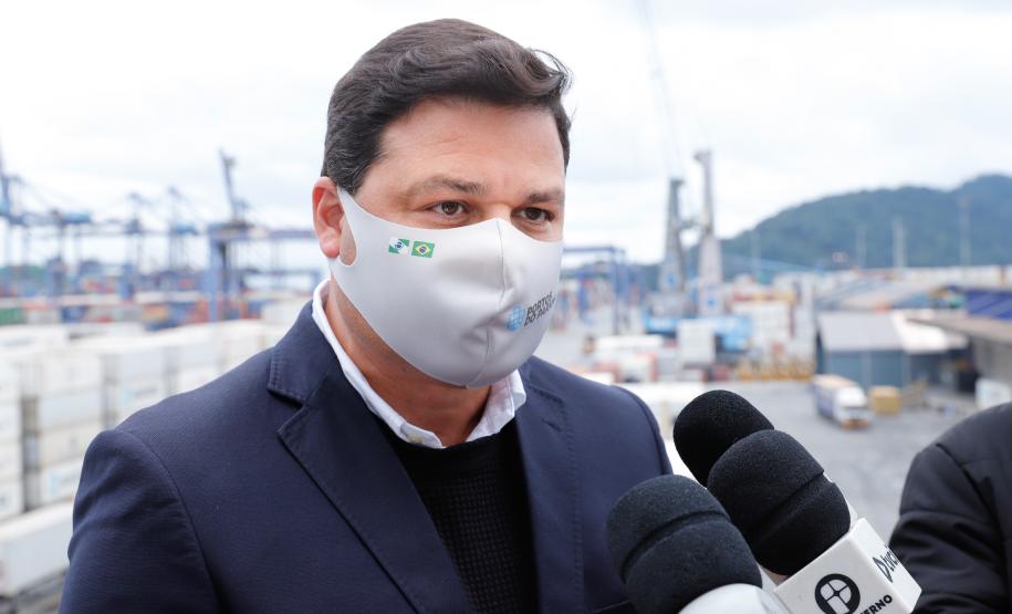 Representantes do Governo Federal visitaram nesta terça-feira (22) o Porto de Paranaguá para conhecer a estrutura de armazenagem e embarque. Os técnicos avaliam as melhores alternativas para o acesso à cidade a partir da construção da Nova Ferroeste. - Foto: Rodrigo Félix Leal/INFRA