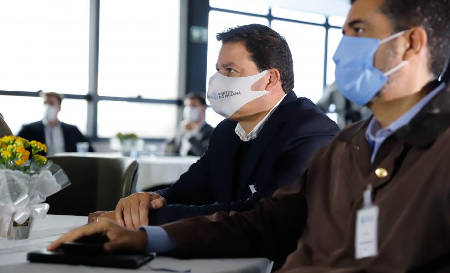 Representantes do Governo Federal visitaram nesta terça-feira (22) o Porto de Paranaguá para conhecer a estrutura de armazenagem e embarque. Os técnicos avaliam as melhores alternativas para o acesso à cidade a partir da construção da Nova Ferroeste. - Foto: Rodrigo Félix Leal/INFRA