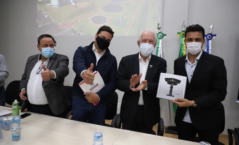 No aniversário de Medianeira, Estado anuncia retomada de obra do Centro de Educação Profissional e pavimentações. Foto: Ari Dias/AEN