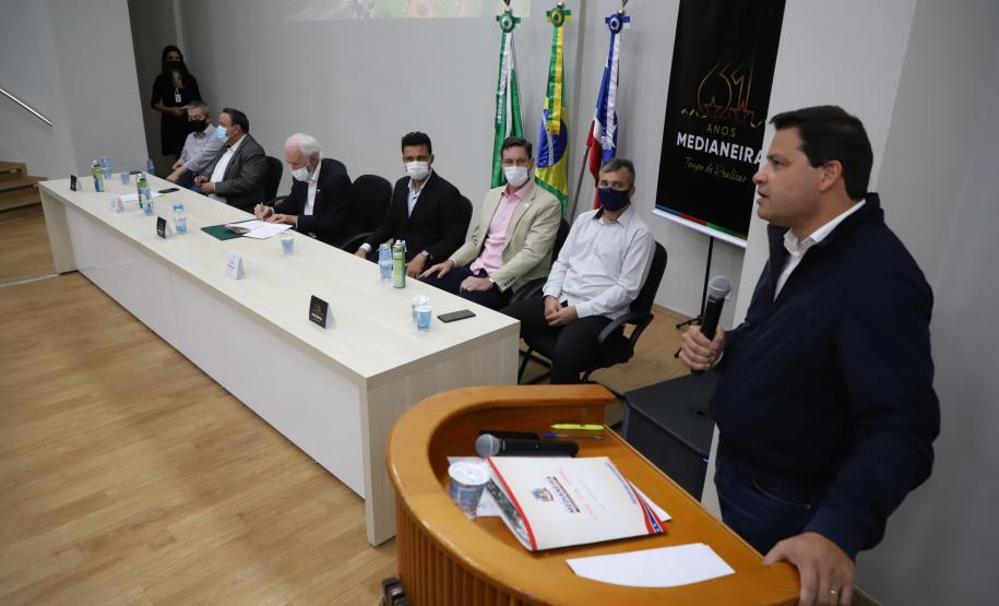 No aniversário de Medianeira, Estado anuncia retomada de obra do Centro de Educação Profissional e pavimentações. Foto: Ari Dias/AEN