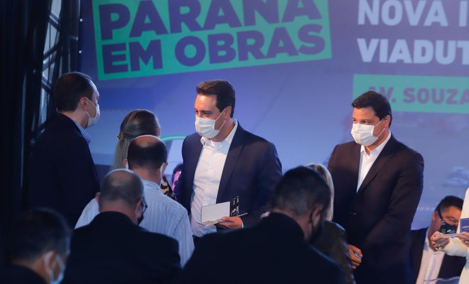 O governador Carlos Massa Ratinho Junior e o Secretário da Infraestrutura, Sandro Alex acompanhados do diretor-geral do DER, Fernando Furiatti inauguraram nesta terça-feira (10) o Viaduto do Sabará, no quilômetro 173 da rodovia BR-373, em Ponta Grossa, nos Campos Gerais. Foto: Rodrigo Félix Leal / InfraPR