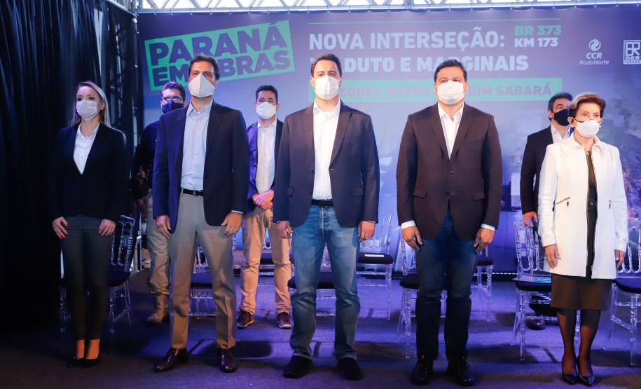 O governador Carlos Massa Ratinho Junior e o Secretário da Infraestrutura, Sandro Alex acompanhados do diretor-geral do DER, Fernando Furiatti inauguraram nesta terça-feira (10) o Viaduto do Sabará, no quilômetro 173 da rodovia BR-373, em Ponta Grossa, nos Campos Gerais. Foto: Rodrigo Félix Leal / InfraPR