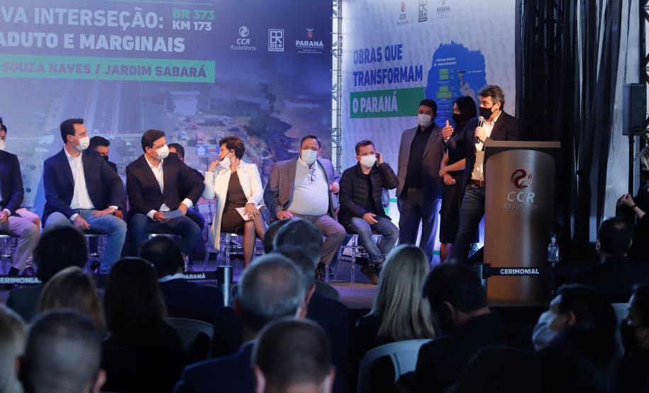O governador Carlos Massa Ratinho Junior e o Secretário da Infraestrutura, Sandro Alex acompanhados do diretor-geral do DER, Fernando Furiatti inauguraram nesta terça-feira (10) o Viaduto do Sabará, no quilômetro 173 da rodovia BR-373, em Ponta Grossa, nos Campos Gerais. Foto: Rodrigo Félix Leal / InfraPR