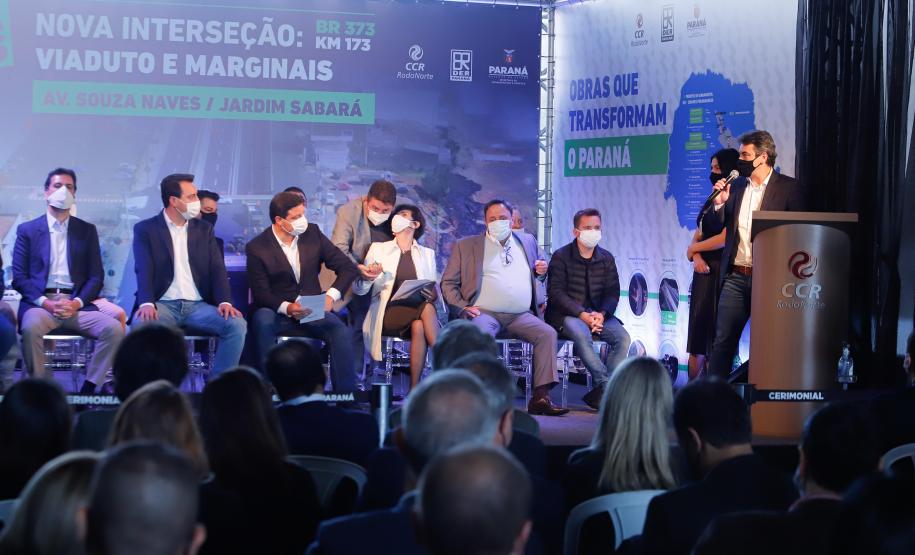O governador Carlos Massa Ratinho Junior e o Secretário da Infraestrutura, Sandro Alex acompanhados do diretor-geral do DER, Fernando Furiatti inauguraram nesta terça-feira (10) o Viaduto do Sabará, no quilômetro 173 da rodovia BR-373, em Ponta Grossa, nos Campos Gerais. Foto: Rodrigo Félix Leal / InfraPR