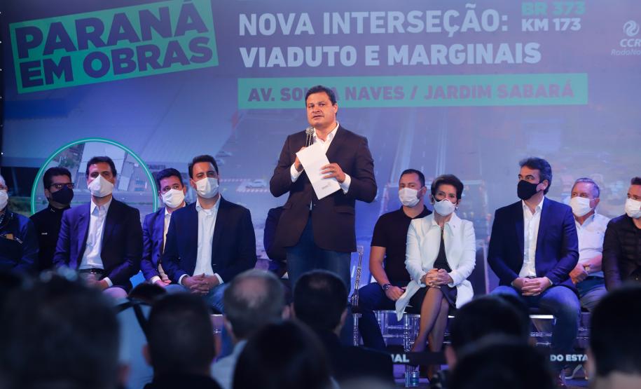 O governador Carlos Massa Ratinho Junior e o Secretário da Infraestrutura, Sandro Alex acompanhados do diretor-geral do DER, Fernando Furiatti inauguraram nesta terça-feira (10) o Viaduto do Sabará, no quilômetro 173 da rodovia BR-373, em Ponta Grossa, nos Campos Gerais. Foto: Rodrigo Félix Leal / InfraPR