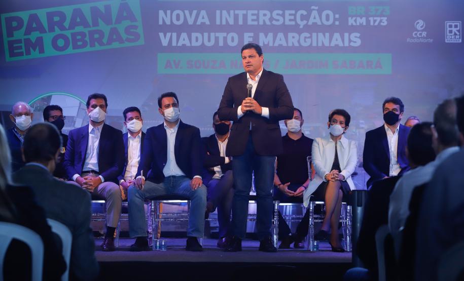 O governador Carlos Massa Ratinho Junior e o Secretário da Infraestrutura, Sandro Alex acompanhados do diretor-geral do DER, Fernando Furiatti inauguraram nesta terça-feira (10) o Viaduto do Sabará, no quilômetro 173 da rodovia BR-373, em Ponta Grossa, nos Campos Gerais. Foto: Rodrigo Félix Leal / InfraPR