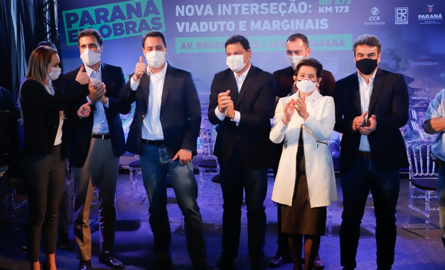 O governador Carlos Massa Ratinho Junior e o Secretário da Infraestrutura, Sandro Alex acompanhados do diretor-geral do DER, Fernando Furiatti inauguraram nesta terça-feira (10) o Viaduto do Sabará, no quilômetro 173 da rodovia BR-373, em Ponta Grossa, nos Campos Gerais. Foto: Rodrigo Félix Leal / InfraPR
