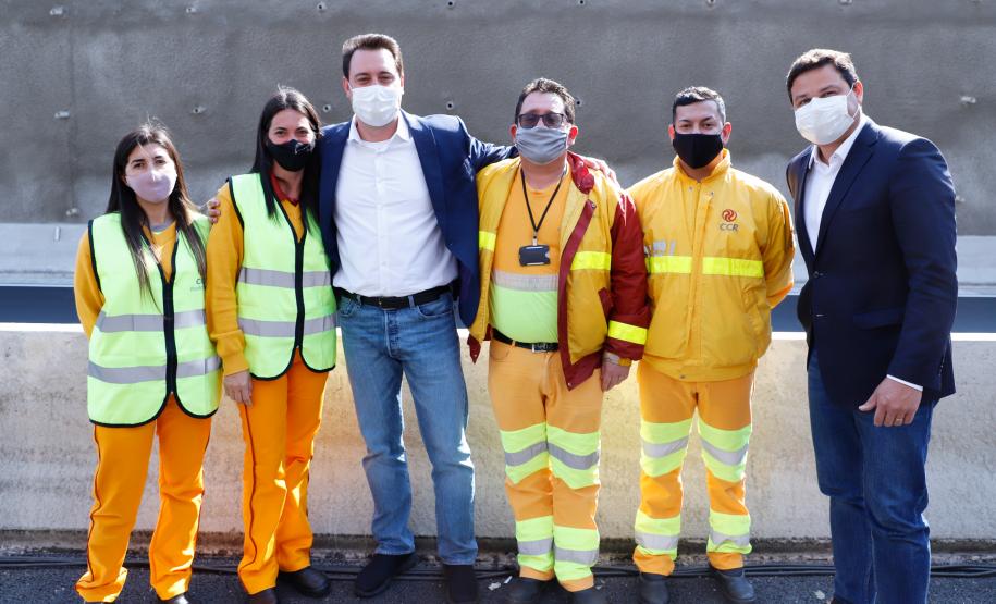 O governador Carlos Massa Ratinho Junior e o Secretário da Infraestrutura, Sandro Alex acompanhados do diretor-geral do DER, Fernando Furiatti inauguraram nesta terça-feira (10) o Viaduto do Sabará, no quilômetro 173 da rodovia BR-373, em Ponta Grossa, nos Campos Gerais. Foto: Rodrigo Félix Leal / InfraPR