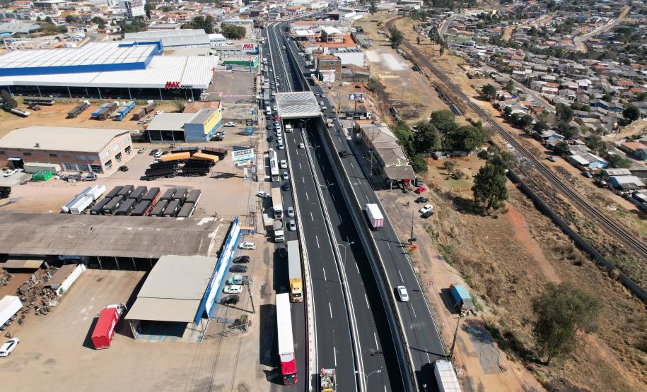 Segundo dados da CCR Rodonorte, a Avenida Souza Naves concentra um fluxo de 35 mil veículos por dia, chegando a 7 milhões de caminhões por ano. Foto: Rodrigo Félix Leal /InfraPR
