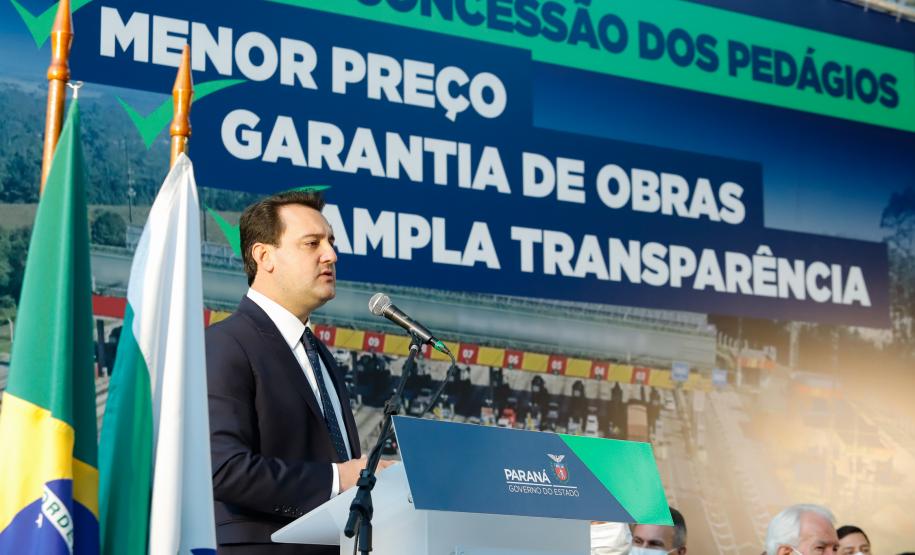 O governador Carlos Massa Ratinho Junior e o ministro da Infraestrutura, Tarcísio Gomes de Freitas, apresentam, os detalhes da nova concessão de 3,3 mil quilômetros de rodovias do Paraná. Foto: Rodrigo Félix Leal / InfraPR