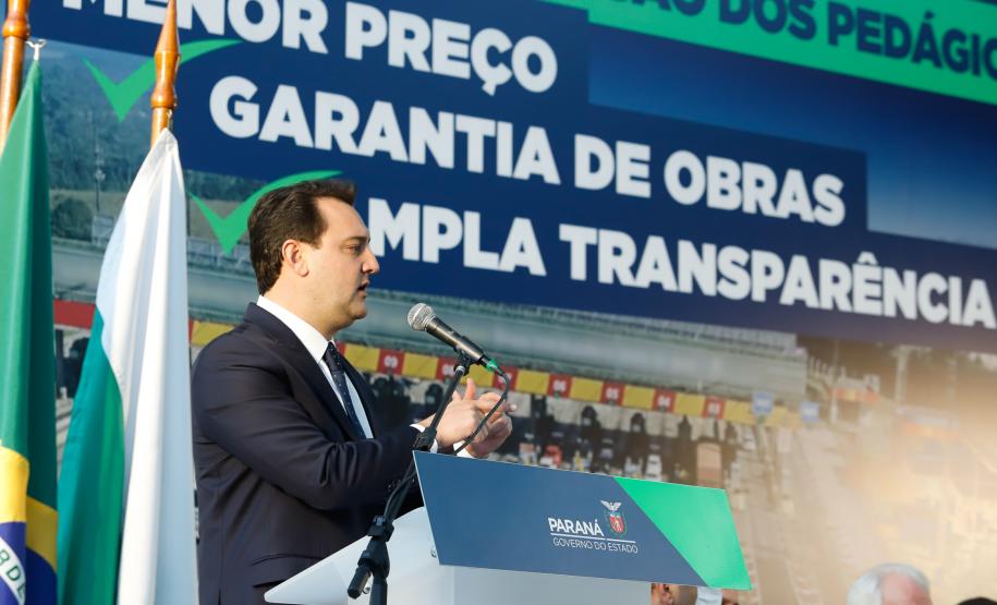 O governador Carlos Massa Ratinho Junior e o ministro da Infraestrutura, Tarcísio Gomes de Freitas, apresentam, os detalhes da nova concessão de 3,3 mil quilômetros de rodovias do Paraná. Foto: Rodrigo Félix Leal / InfraPR