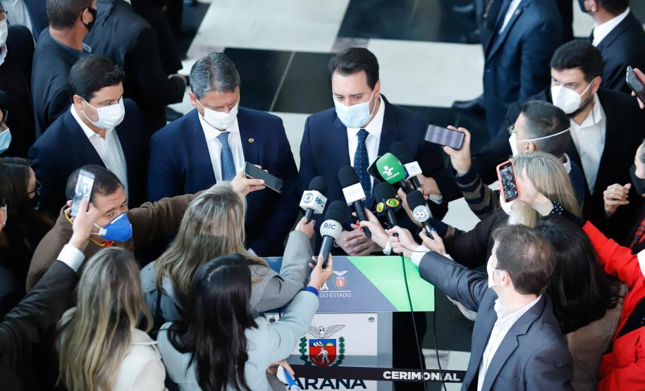 O governador Carlos Massa Ratinho Junior e o ministro da Infraestrutura, Tarcísio Gomes de Freitas, apresentam, os detalhes da nova concessão de 3,3 mil quilômetros de rodovias do Paraná. Foto: Rodrigo Félix Leal / InfraPR