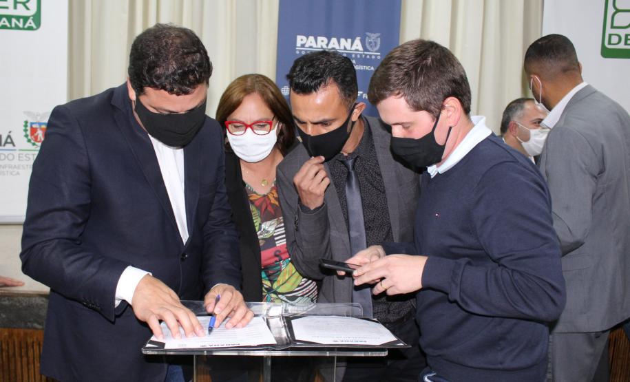 Evento reúne 56 prefeituras para formalizar doção de veículos e equipamentos - Curitiba, 27/10/2021 - Foto: Antoniela Dalcol/Seil