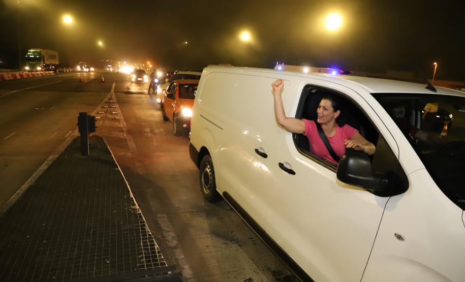 Encerramento dos atuais contratos de concessão de rodovias no Paraná. Abertura das catracas da praça de pedágio da Ecovia, na BR-277, em São José dos Pinhais, ocorrida à 0h00 deste domingo. - Curitiba, 28/11/2021 - Foto: Ari Dias/AEN