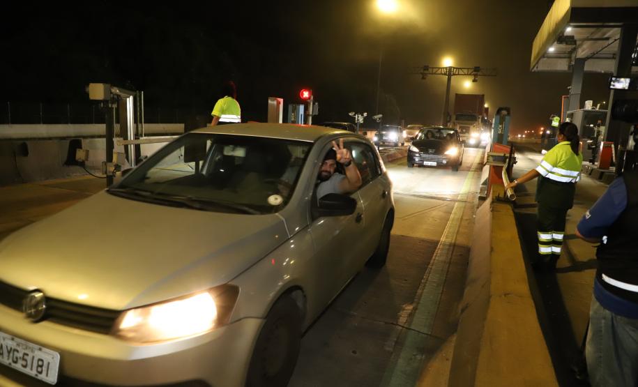 Encerramento dos atuais contratos de concessão de rodovias no Paraná. Abertura das catracas da praça de pedágio da Ecovia, na BR-277, em São José dos Pinhais, ocorrida à 0h00 deste domingo. - Curitiba, 28/11/2021 - Foto: Ari Dias/AEN