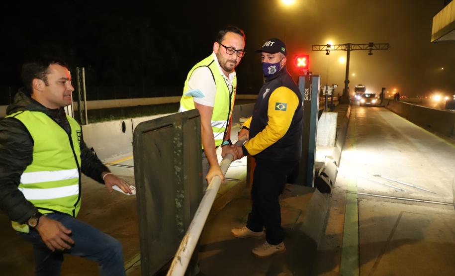 Encerramento dos atuais contratos de concessão de rodovias no Paraná. Abertura das catracas da praça de pedágio da Ecovia, na BR-277, em São José dos Pinhais, ocorrida à 0h00 deste domingo. - Curitiba, 28/11/2021 - Foto: Ari Dias/AEN