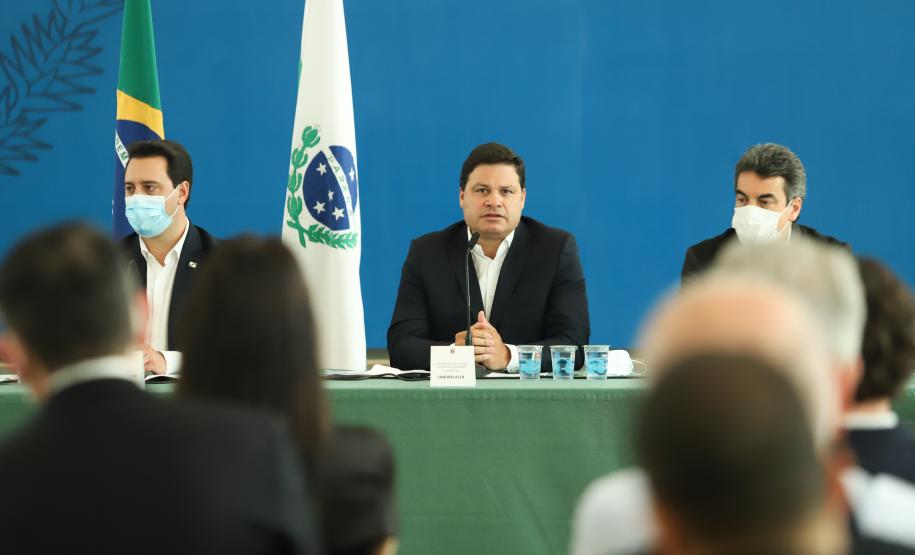 O governador Carlos Massa Ratinho Junior e secretários de Estado apresentam nesta sexta-feira (26), em conjunto com a Polícia Rodoviária Federal, detalhes do plano de operação para o fim da concessão das rodovias paranaenses, que ocorre neste final de semana. Foto: Rodrigo Félix Leal / InfraPR