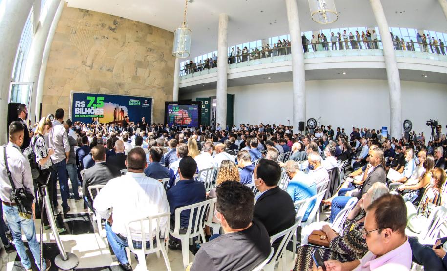O governador Carlos Massa Ratinho Junior anunciou nesta terça-feira (29) mais de R$ 2,5 bilhões em investimentos em infraestrutura. Foto: José Fernando Ogura/AEN
