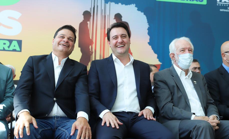 O governador Carlos Massa Ratinho Junior anunciou nesta terça-feira (29) mais de R$ 2,5 bilhões em investimentos em infraestrutura. Foto: Rodrigo Félix Leal / Seil