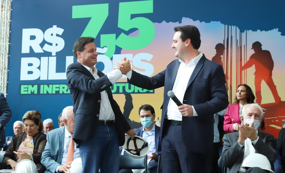 O governador Carlos Massa Ratinho Junior anunciou nesta terça-feira (29) mais de R$ 2,5 bilhões em investimentos em infraestrutura. Foto: Rodrigo Félix Leal / Seil