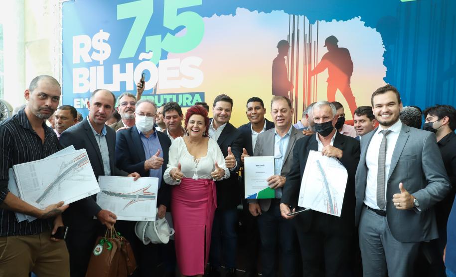 Prefeitos destacam o impacto de quase R$ 200 milhões na infraestrutura dos municípios. Foto: Rodrigo Félix Leal / SEIL