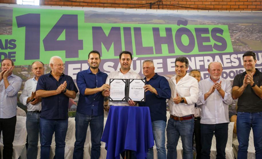 Novas ações do Governo do Estado vão garantir mais infraestrutura e saúde para os moradores de Dois Vizinhos, no Sudoeste. Em visita à região, o governador Carlos Massa Ratinho Junior assinou cinco convênios com a prefeitura. Foto: Gilson Abreu/AEN