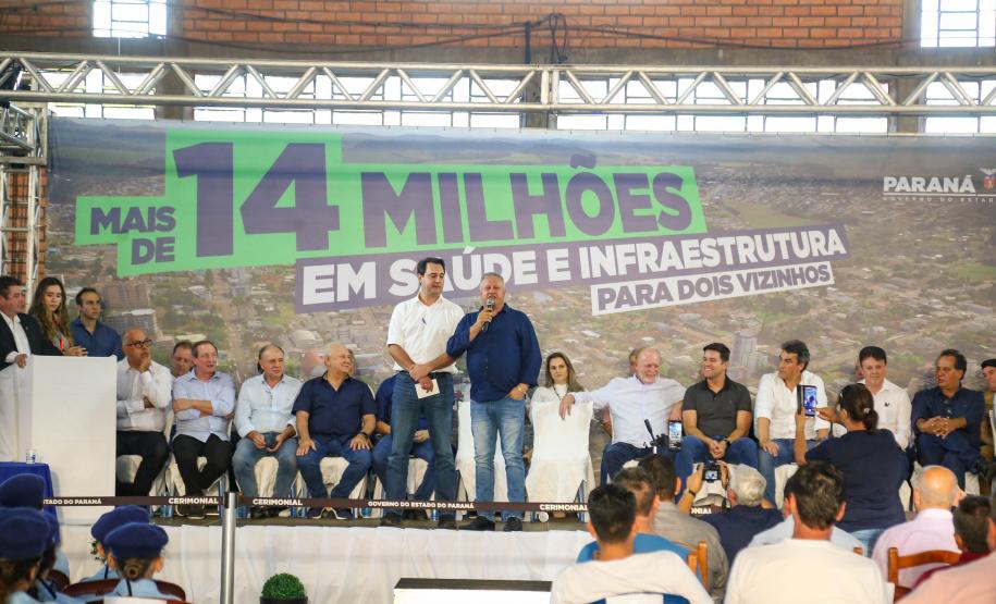 Novas ações do Governo do Estado vão garantir mais infraestrutura e saúde para os moradores de Dois Vizinhos, no Sudoeste. Em visita à região, o governador Carlos Massa Ratinho Junior assinou cinco convênios com a prefeitura. Foto: Gilson Abreu/AEN