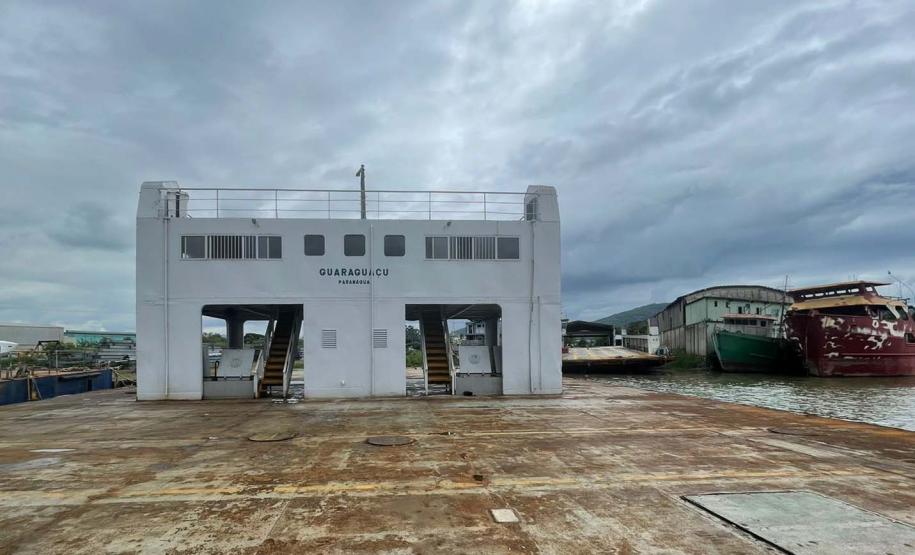 Uma embarcação está em Santa Catarina para uma reforma geral, com troca de peças, revisões e manutenções. Objetivo é garantir segurança dos usuários da travessia da Baía de Guaratuba - Curitiba, 18/04/2022 Foto: DER-PARANÁ