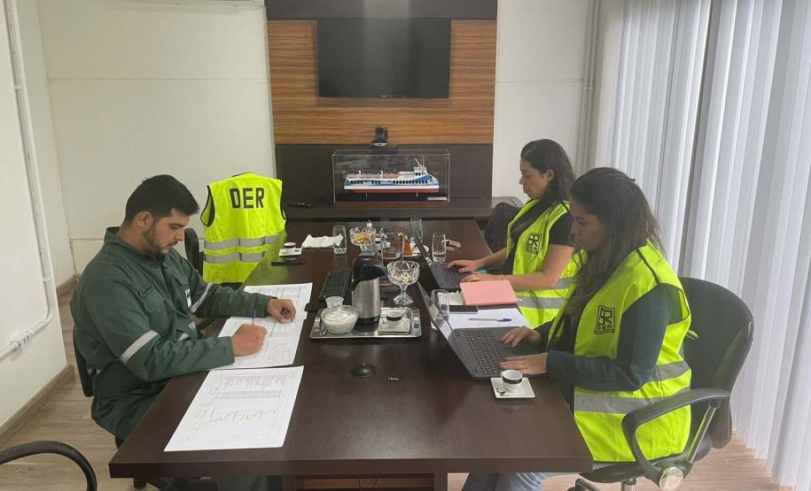 Uma embarcação está em Santa Catarina para uma reforma geral, com troca de peças, revisões e manutenções. Objetivo é garantir segurança dos usuários da travessia da Baía de Guaratuba - Curitiba, 18/04/2022 Foto: DER-PARANÁ