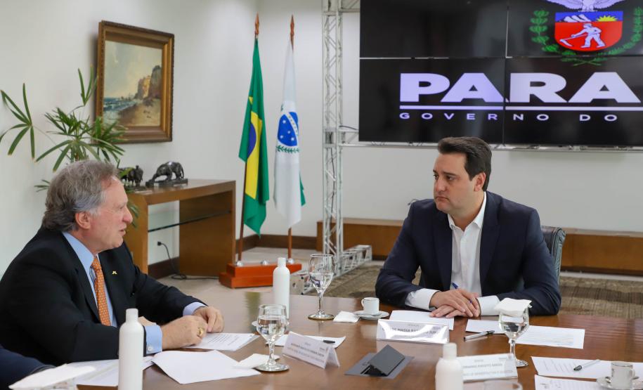Governador Carlos Massa Ratinho Junior em reunião com o diretor-geral brasileiro da Itaipu Binacional, Almirante Anatalício Risden ( foto) - Curitiba, 18/04/2022 Foto: Ari Dias/AEN