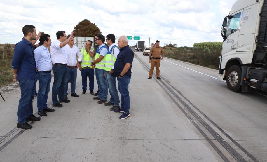 O governador Carlos Massa Ratinho Junior vistoriou nesta quinta-feira (28) uma das obras mais aguardadas da região Sudoeste: a revitalização do trecho da PRC-280 que vai de Palmas ao Trevo Novo Horizonte, em General Carneiro Foto: Ari Dias/AEN