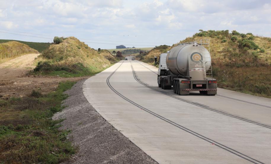 O governador Carlos Massa Ratinho Junior vistoriou nesta quinta-feira (28) uma das obras mais aguardadas da região Sudoeste: a revitalização do trecho da PRC-280 que vai de Palmas ao Trevo Novo Horizonte, em General Carneiro Foto: Ari Dias/AEN