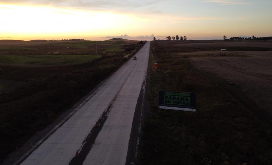 O governador Carlos Massa Ratinho Junior vistoriou nesta quinta-feira (28) uma das obras mais aguardadas da região Sudoeste: a revitalização do trecho da PRC-280 que vai de Palmas ao Trevo Novo Horizonte, em General Carneiro Foto: Ari Dias/AEN